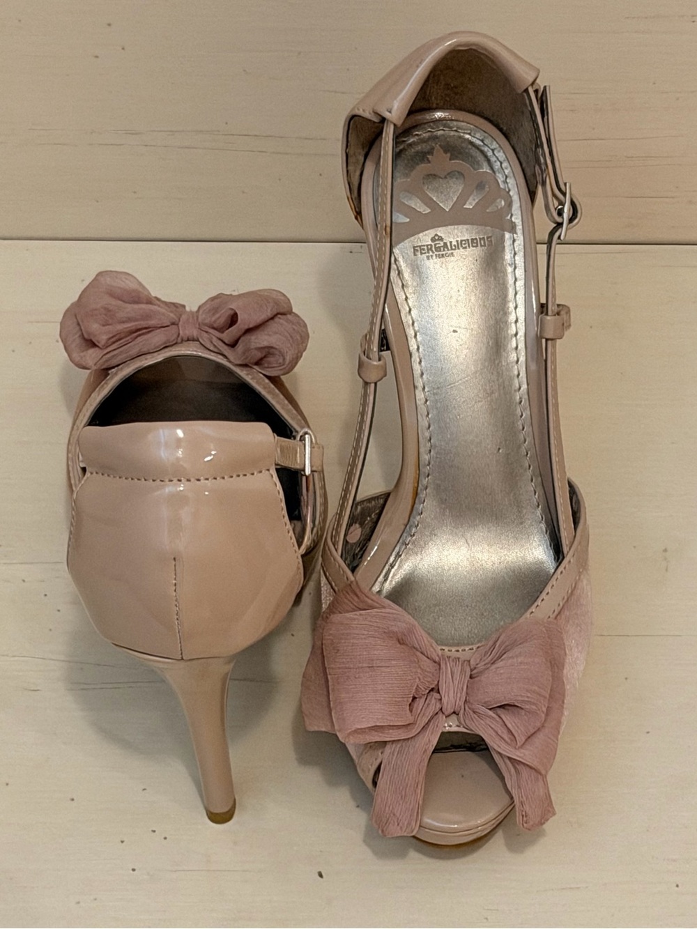 👠✨ Fergalicious by Fergie Nude Bow Heels 👠✨